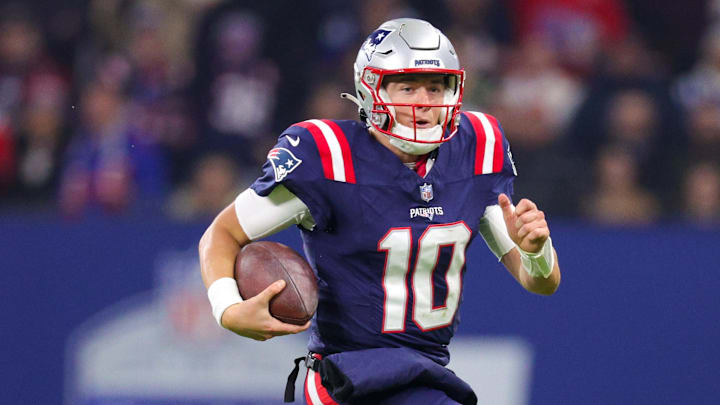 A legendary NFL quarterback questioned Mac Jones' future with the New England Patriots.