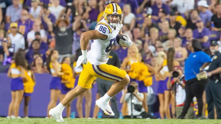 Sep 23, 2023; Baton Rouge, Louisiana, USA; LSU Tigers tight end Mason Taylor (86) runs the ball during the game against Arkansas Razorbacks at Tiger Stadium. Mandatory Credit: Scott Clause-USA TODAY Sports