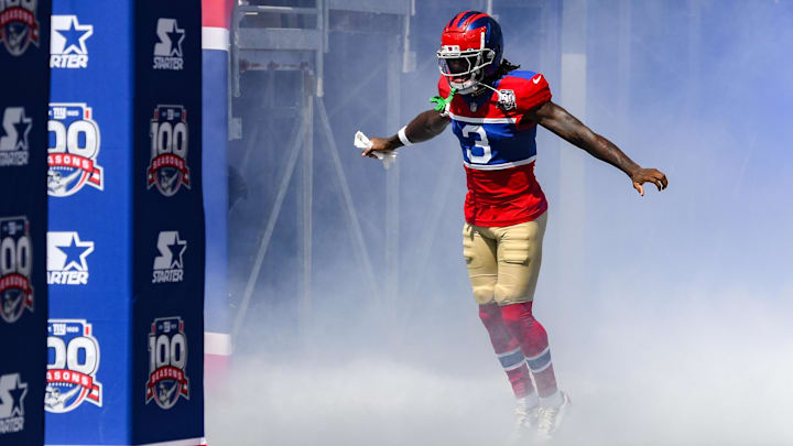 Sep 8, 2024; East Rutherford, New Jersey, USA; New York Giants cornerback Deonte Banks (3) enters the field before a game against the Minnesota Vikings at MetLife Stadium.  
