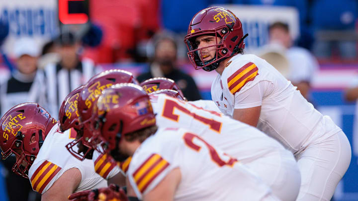 Rocco Becht and the Iowa State football team bounced back Saturday night, getting to 8-2 with a 34-17 win over Cincinnati in Ames.