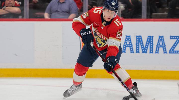 Dec 17, 2025; Sunrise, Florida, USA; Florida Panthers center Anton Lundell (15) moves the puck against the Los Angeles Kings during the second period at Amerant Bank Arena. Mandatory Credit: Sam Navarro-Imagn Images Dec 17, 2025; Sunrise, Florida, USA; Florida Panthers center Anton Lundell (15) moves the puck against the Los Angeles Kings during the second period at Amerant Bank Arena. Mandatory Credit: Sam Navarro-Imagn Images