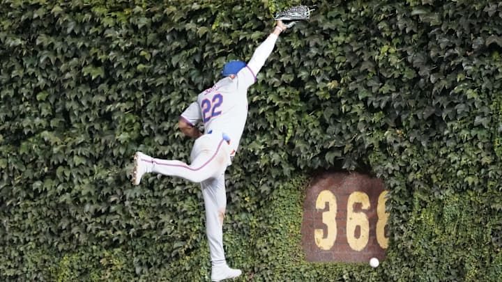 Sep 23, 2025; Chicago, Illinois, USA; New York Mets outfielder Juan Soto (22) can’t make a catch on a two-run double hit by Chicago Cubs first baseman Carlos Santana (not pictured) during the first inning at Wrigley Field. Mandatory Credit: David Banks-Imagn Images
