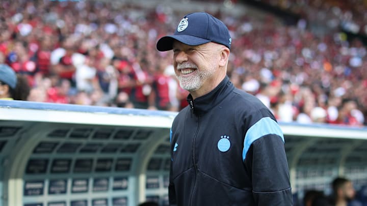 Torcida gremista dá voto de confiança a time de Mano Menezes