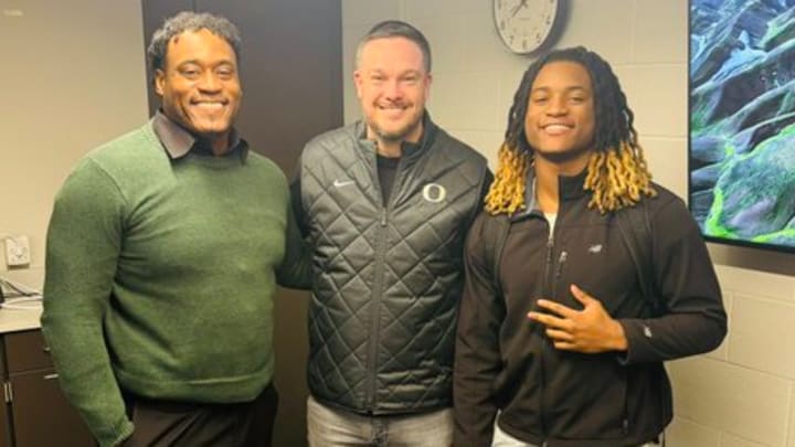 Raymore-Peculiar four-star running back DeZephen Walker (right) and Demetrios Walker (left) meet with Oregon coach Dan Lanning (center) during a visit on Jan. 17. Walker, who has strong interest from Kansa and Nebraska, among others, was received an offer from the Ducks during the visit. 