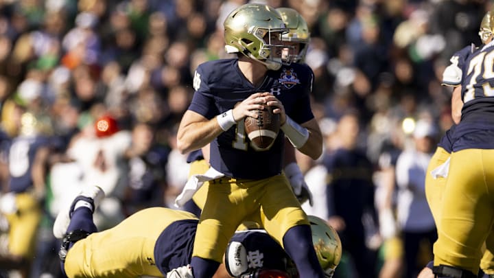 Dec 29, 2023; El Paso, TX, USA; Notre Dame Fighting Irish quarterback Steve Angeli (18) drops back