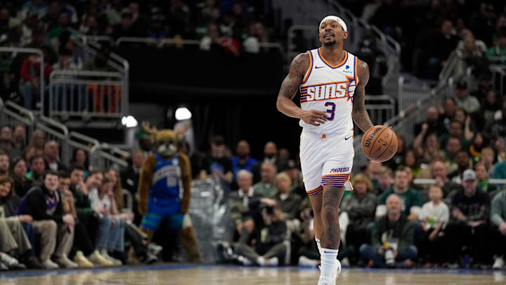Phoenix Suns v Milwaukee Bucks