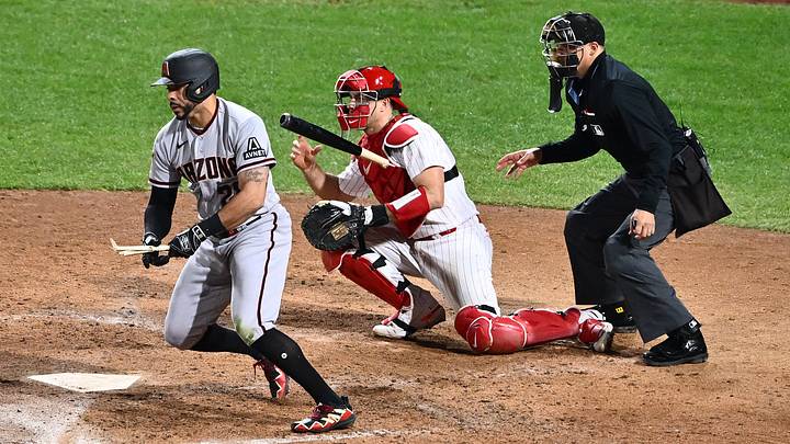 Oct 24, 2023; Philadelphia, Pennsylvania, USA; Arizona Diamondbacks left fielder Tommy Pham (28) breaks his bat against the Philadelphia Phillies in the sixth inning for game seven of the NLCS for the 2023 MLB playoffs at Citizens Bank Park. Mandatory Credit: Kyle Ross-USA TODAY Sports Oct 24, 2023; Philadelphia, Pennsylvania, USA; Arizona Diamondbacks left fielder Tommy Pham (28) breaks his bat against the Philadelphia Phillies in the sixth inning for game seven of the NLCS for the 2023 MLB playoffs at Citizens Bank Park. Mandatory Credit: Kyle Ross-USA TODAY Sports