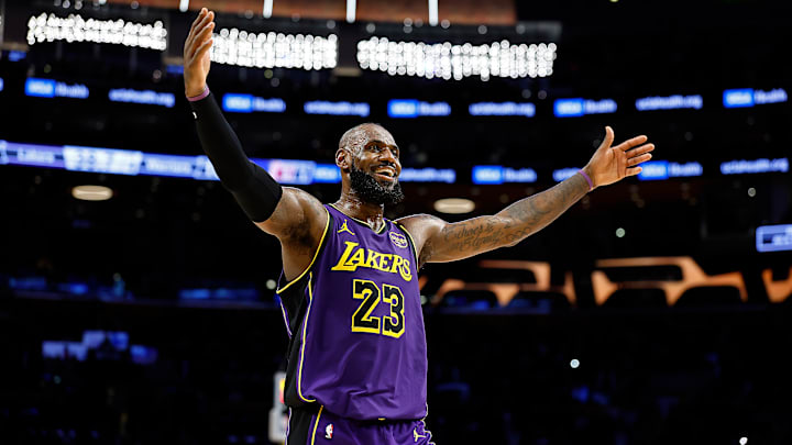 Golden State Warriors v Los Angeles Lakers