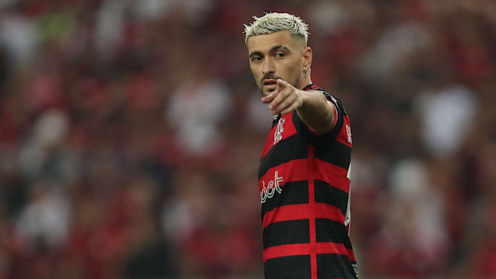 Arrascaeta defende o Flamengo desde janeiro de 2019 e tem contrato até dezembro de 2026