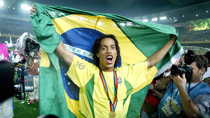 Ronaldinho após o Penta da Seleção Brasileira em 2002 