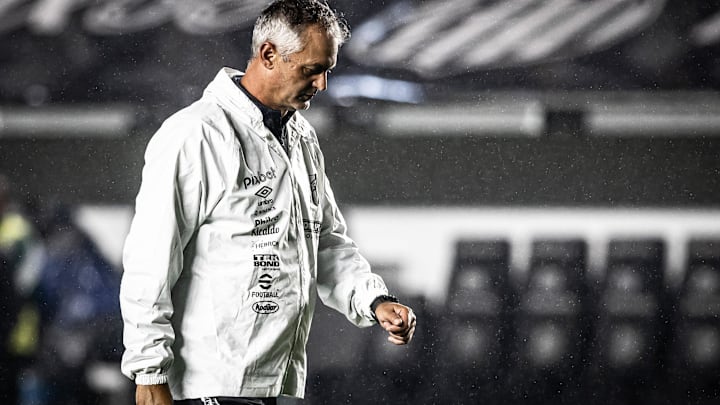 Treinador está em seu terceiro clube na temporada de 2021