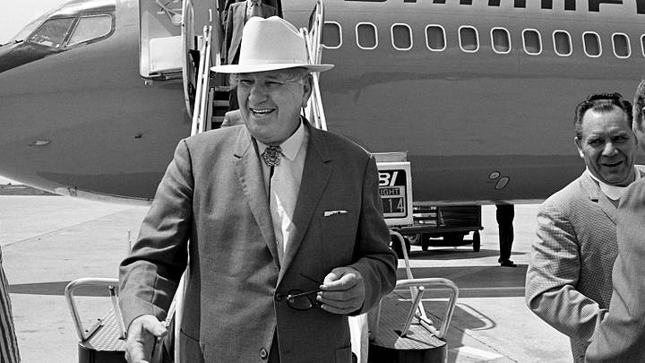 Baseball Hall of Famer Dizzy Dean, center, is all smiles as he arrives at Nashville Municipal Airport on May 15, 1970. He was in town for an appearance at the Mobile Home show.
