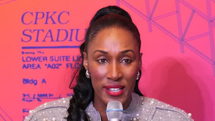 Nov 22, 2024; Kansas City, Missouri, USA; Former NBA player and olympic athlete Lisa Leslie speaks during a DEI Summit ahead of the 2024 NWSL Championship match at Union Station. Mandatory Credit: Denny Medley-Imagn Images Nov 22, 2024; Kansas City, Missouri, USA; Former NBA player and olympic athlete Lisa Leslie speaks during a DEI Summit ahead of the 2024 NWSL Championship match at Union Station. Mandatory Credit: Denny Medley-Imagn Images