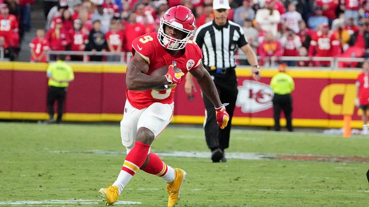 Oct 18, 2026; Kansas City, Missouri, USA;  Kansas City Chiefs running back Kenneth Walker III (9) rushes during the fourth quarter against the Los Angeles Chargers at GEHA Field at Arrowhead Stadium.  Mandatory Credit: Denny Medley-Imagn Images