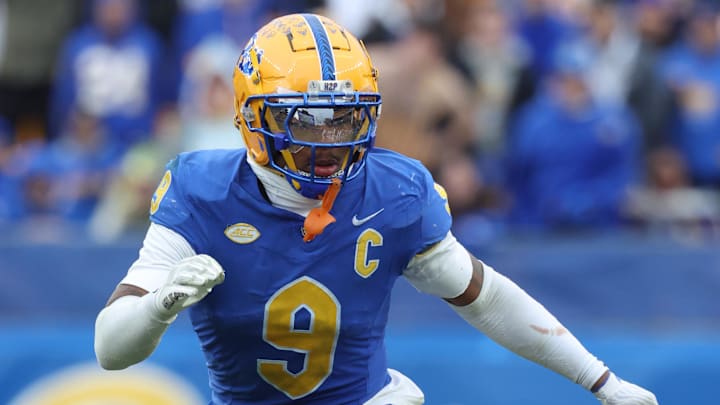 Nov 29, 2025; Pittsburgh, Pennsylvania, USA; Pittsburgh Panthers linebacker Kyle Louis (9) in pass coverage  against the Miami Hurricanes during the third quarter at Acrisure Stadium. Mandatory Credit: Charles LeClaire-Imagn Images