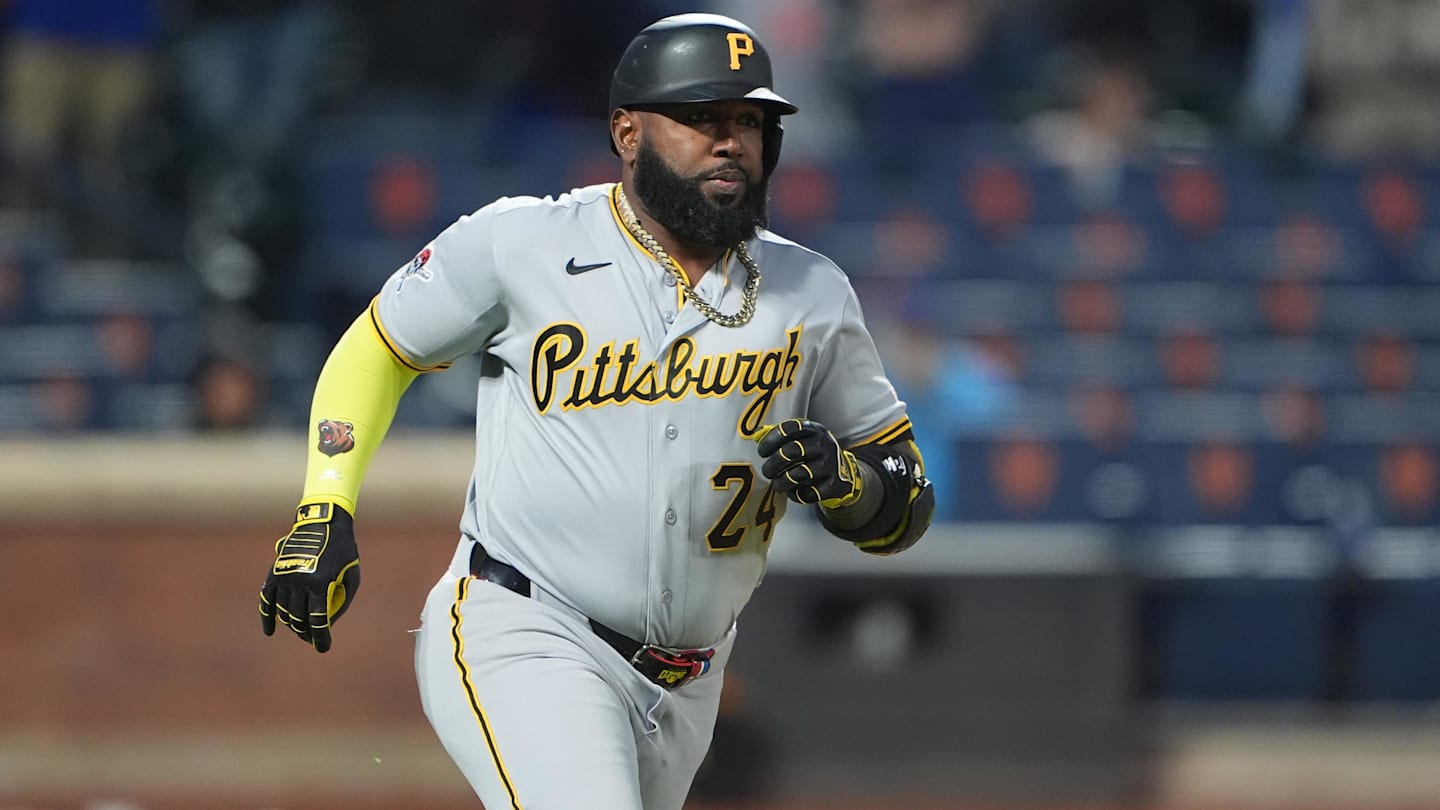 Marcell Ozuna Embracing Pirates' Fans Boos