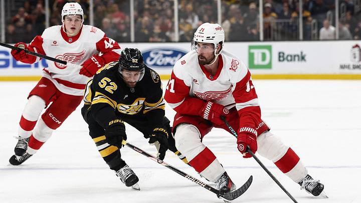 Nov 29, 2025; Boston, Massachusetts, USA; Detroit Red Wings center Dylan Larkin (71) goes around Boston Bruins center Sean Kuraly (52) during the third period at TD Garden. Mandatory Credit: Winslow Townson-Imagn Images Nov 29, 2025; Boston, Massachusetts, USA; Detroit Red Wings center Dylan Larkin (71) goes around Boston Bruins center Sean Kuraly (52) during the third period at TD Garden. Mandatory Credit: Winslow Townson-Imagn Images