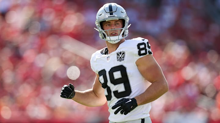 Dec 8, 2024; Tampa, Florida, USA; Las Vegas Raiders tight end Brock Bowers (89) line up against the Tampa Bay Buccaneers in the first quarter at Raymond James Stadium. Mandatory Credit: Nathan Ray Seebeck-Imagn Images