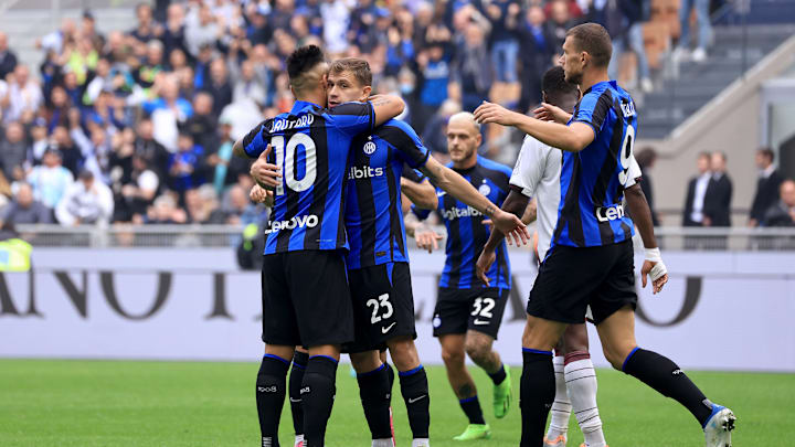 Lautaro e Barella esultano dopo un gol