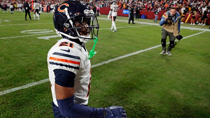 Chicago Bears cornerback Jaylon Jones (21) reacts after the Chicago Bears lost to the Washington Commanders on Hail Mary pass with no time left at Commanders Field. Mandatory Credit: Peter Casey-Imagn Images Chicago Bears cornerback Jaylon Jones (21) reacts after the Chicago Bears lost to the Washington Commanders on Hail Mary pass with no time left at Commanders Field. Mandatory Credit: Peter Casey-Imagn Images