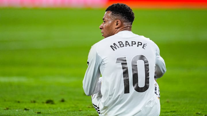 Mbappé sofre lesão e vira desfalque no Real Madrid