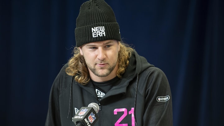 Feb 27, 2025; Indianapolis, IN, USA; Penn St tight end Tyler Warren (TE21) during the 2025 NFL Combine at Lucas Oil Stadium. Mandatory Credit: Tanner Pearson-Imagn Images Feb 27, 2025; Indianapolis, IN, USA; Penn St tight end Tyler Warren (TE21) during the 2025 NFL Combine at Lucas Oil Stadium. Mandatory Credit: Tanner Pearson-Imagn Images