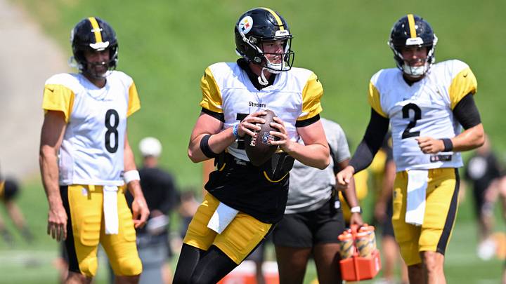 Aug 03, 2026; Latrobe, PA, USA; Pittsburgh Steelers quarterback Drew Allar (16) looks to pass as quarterbacks Aaron Rodgers (8) and Mason Rudolph (2) look on during a practice session at Training camp at Saint Vincent College. Mandatory Credit: Barry Reeger-Imagn Images Aug 03, 2026; Latrobe, PA, USA; Pittsburgh Steelers quarterback Drew Allar (16) looks to pass as quarterbacks Aaron Rodgers (8) and Mason Rudolph (2) look on during a practice session at Training camp at Saint Vincent College. Mandatory Credit: Barry Reeger-Imagn Images