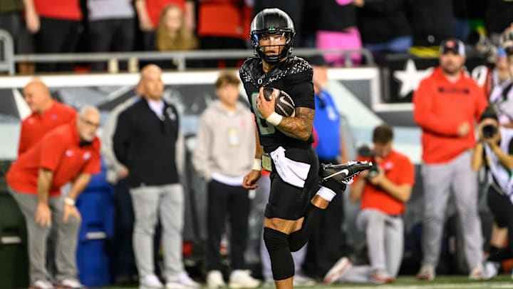 3Oct 12, 2024; Eugene, Oregon, USA; Oregon Ducks quarterback Dillon Gabriel (8) runs the ball for a touchdown during the second half against the Ohio State Buckeyes at Autzen Stadium. Mandatory Credit: Craig Strobeck-Imagn Images