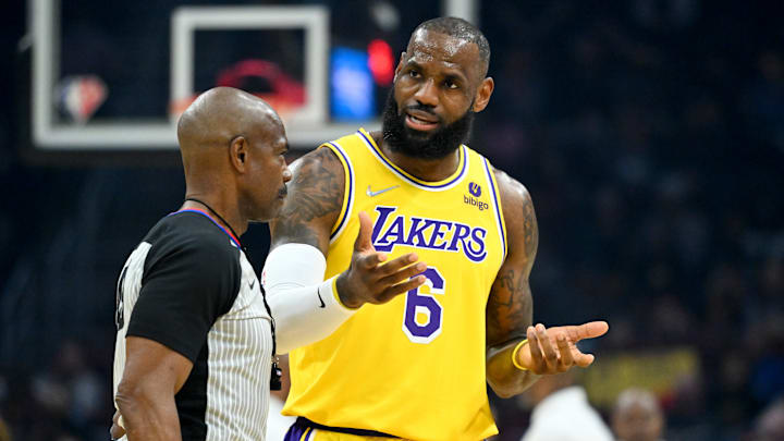 LeBron no ha estado nada contento con el trabajo de los árbitros