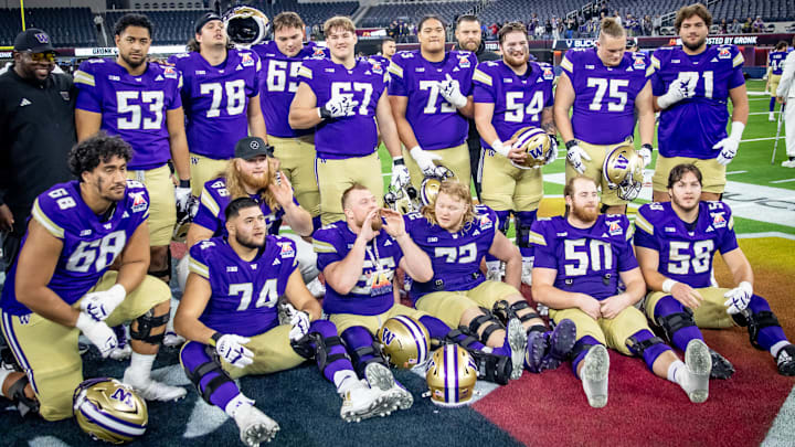 The 2025 Husky offensive linemen gathered for a photo one last time after the LA Bowl. 