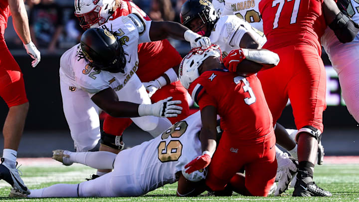 Oct 19, 2024; Tucson, Arizona, USA; Colorado Buffaloes defensive tackle Anquin Barnes Jr. (92) pulls the face mask of Arizona Wildcats running back Kedrick Reescano (3) during the fourth quarter at Arizona Stadium. Mandatory Credit: Aryanna Frank-Imagn Images Oct 19, 2024; Tucson, Arizona, USA; Colorado Buffaloes defensive tackle Anquin Barnes Jr. (92) pulls the face mask of Arizona Wildcats running back Kedrick Reescano (3) during the fourth quarter at Arizona Stadium. Mandatory Credit: Aryanna Frank-Imagn Images