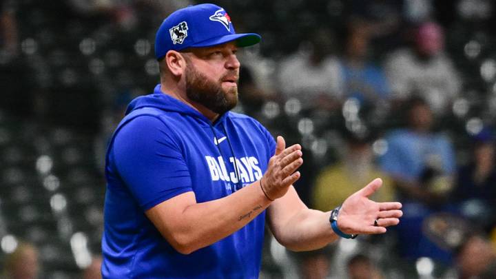 Toronto Blue Jays manager John Schneider makes a pitching change.  Credit: Benny Sieu-Imagn Images