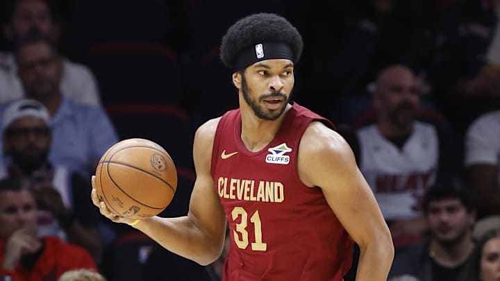 Nov 10, 2025; Miami, Florida, USA; Cleveland Cavaliers center Jarrett Allen (31) looks to pass against the Miami Heat during the first period at Kaseya Center. Mandatory Credit: Rhona Wise-Imagn Images Nov 10, 2025; Miami, Florida, USA; Cleveland Cavaliers center Jarrett Allen (31) looks to pass against the Miami Heat during the first period at Kaseya Center. Mandatory Credit: Rhona Wise-Imagn Images