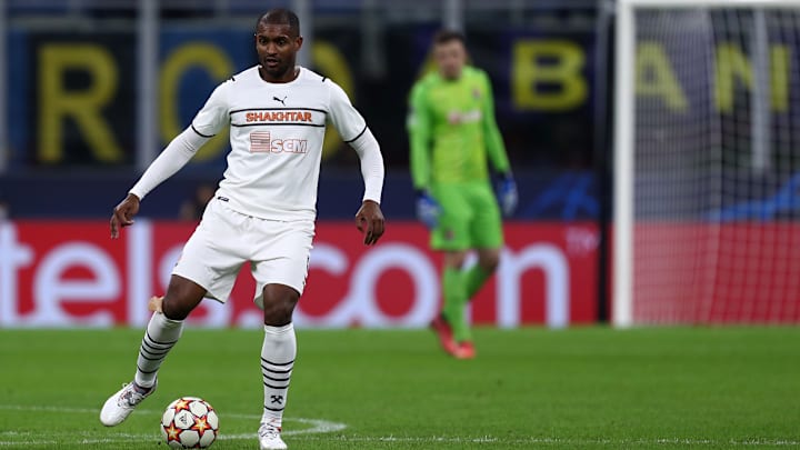 Esposa de Marlon Santos, zagueiro do Shakhtar Donetsk, atualizou a situação do grupo de brasileiros na Ucrânia