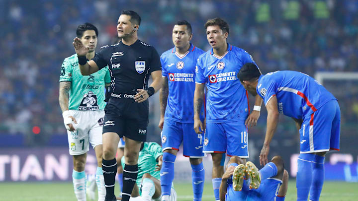 Jugadores ce Cruz Azul en el partido ante León.