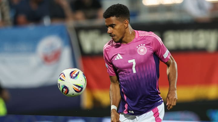 Ansgar Knauff winkt eine Vertragsverlängerung