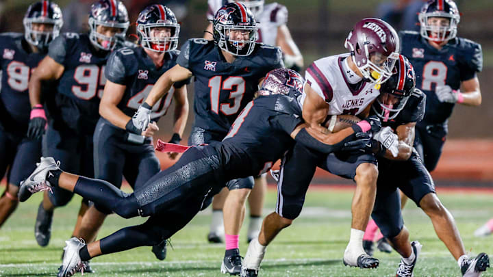 Jenks’ Kaydin Jones (2) runs the ball during a high school football game between Mustang and Jenks in Mustang, Okla., on Friday, Oct. 11, 2024.