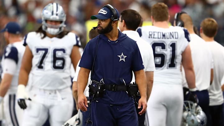 Sep 22, 2019; Arlington, TX, USA; Dallas Cowboys defensive backs coach Kris Richard on the sidelines during the game against the Miami Dolphins at AT&T Stadium. Mandatory Credit: Matthew Emmons-Imagn Images Sep 22, 2019; Arlington, TX, USA; Dallas Cowboys defensive backs coach Kris Richard on the sidelines during the game against the Miami Dolphins at AT&T Stadium. Mandatory Credit: Matthew Emmons-Imagn Images