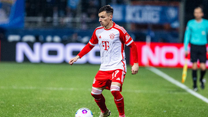 Bryan Zaragoza rules out summer exit from Bayern Munich.
