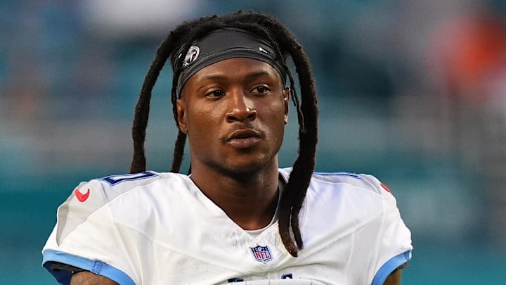 Tennessee Titans receiver DeAndre Hopkins warms up before a game.
