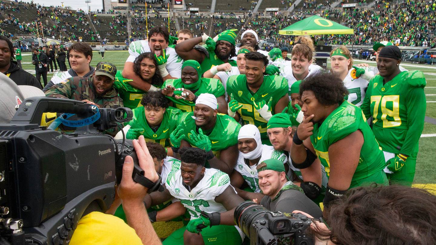 Five Reasons Why College Football Players Enter Transfer Portal