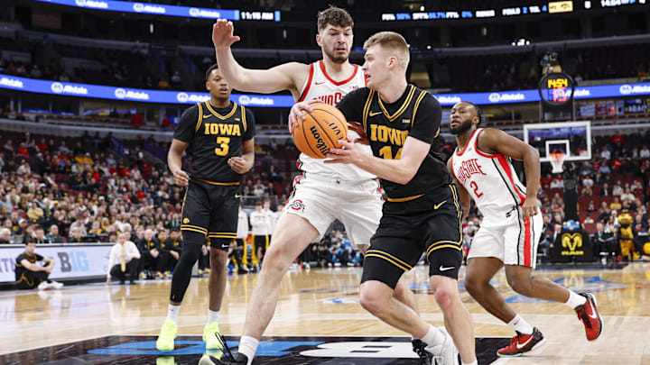 Mar 12, 2026; Chicago, IL, USA; Iowa Hawkeyes guard Bennett Stirtz (14) drives to the basket against the Ohio State Buckeyes during the first half at United Center. Mandatory Credit: Kamil Krzaczynski-Imagn Images
