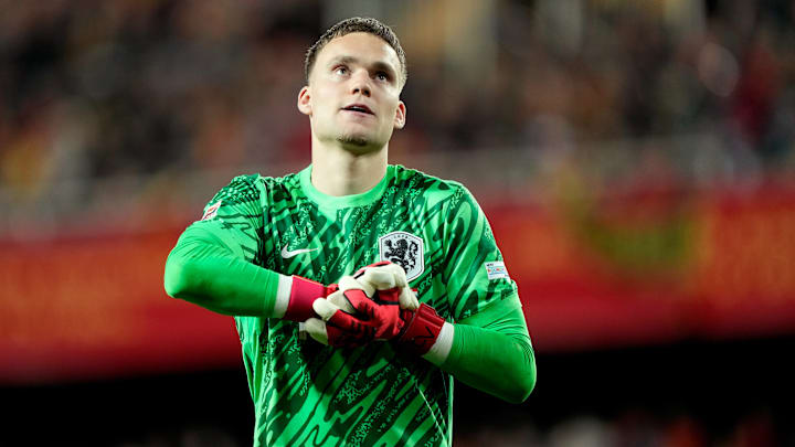 Barcelona took the opportunity to scout Bart Verbruggen during the international period