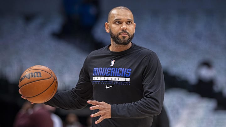 Nov 6, 2021; Dallas, Texas, USA; Dallas Mavericks assistant coach Jared Dudley works with the Mavericks before the game against the Boston Celtics at the American Airlines Center. Mandatory Credit: Jerome Miron-Imagn Images