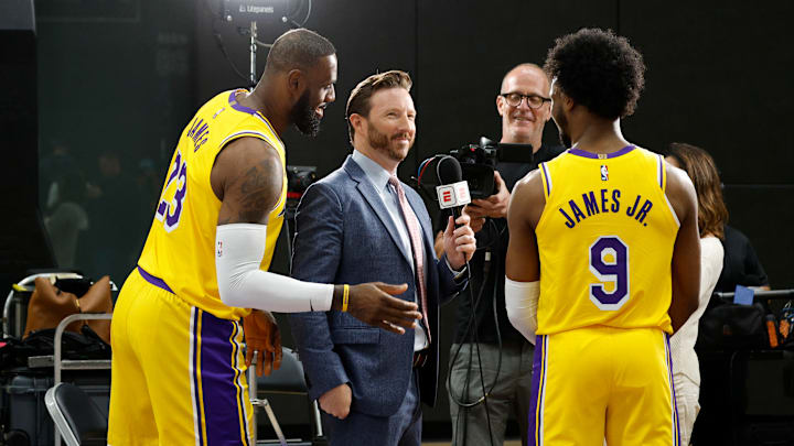 LeBron usará el dorsal 23 y su hijo el 9