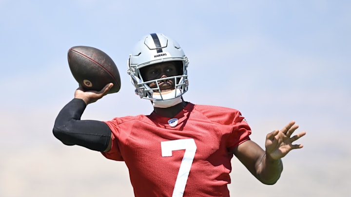 Jun 11, 2025; Henderson, NV, USA; Las Vegas Raiders quarterback Geno Smith (7) throws the ball during Las Vegas Raiders Minicamp at Intermountain Health Performance Center. Mandatory Credit: Candice Ward-Imagn Images Jun 11, 2025; Henderson, NV, USA; Las Vegas Raiders quarterback Geno Smith (7) throws the ball during Las Vegas Raiders Minicamp at Intermountain Health Performance Center. Mandatory Credit: Candice Ward-Imagn Images