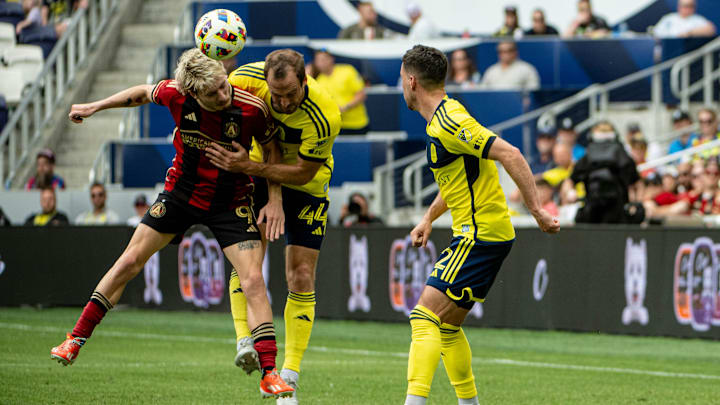 Nashville SC defender Brent Kallman (44) and Atlanta United midfielder Saba Lobzhanidze (9) fights for the ball during the second half at Geodis Park