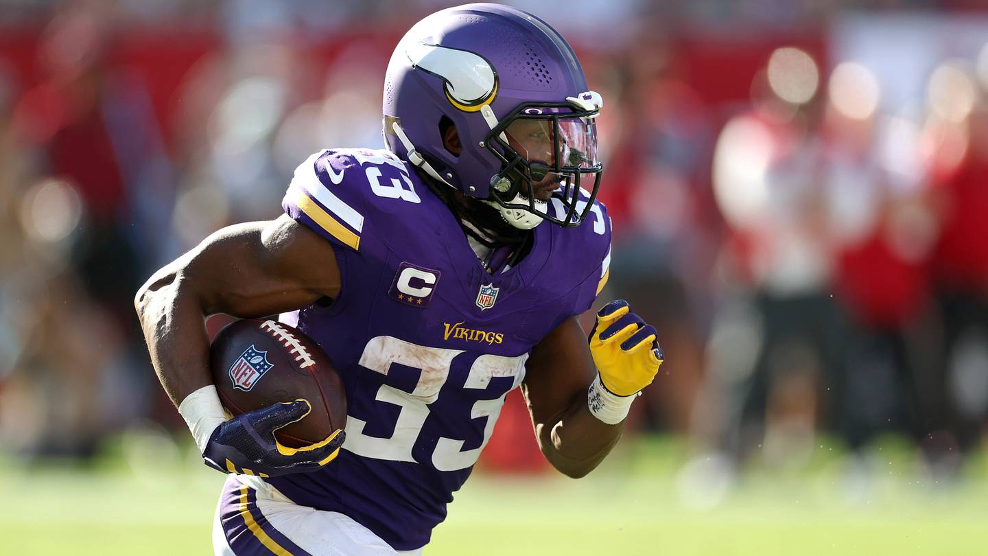 Vikings' Snap Count vs. Bucs: Biggest Winners, Losers & Role Changes in Week 3
