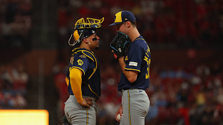 Milwaukee Brewers pitcher Jacob Misiorowski and catcher William Contreras discuss their game plan on the mound.