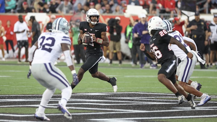 Nov 2, 2024; Houston, Texas, USA; Houston Cougars quarterback Zeon Chriss (2) scrambles against the Kansas State Wildcats in the first quarter at TDECU Stadium. Mandatory Credit: Thomas B. Shea-Imagn Images